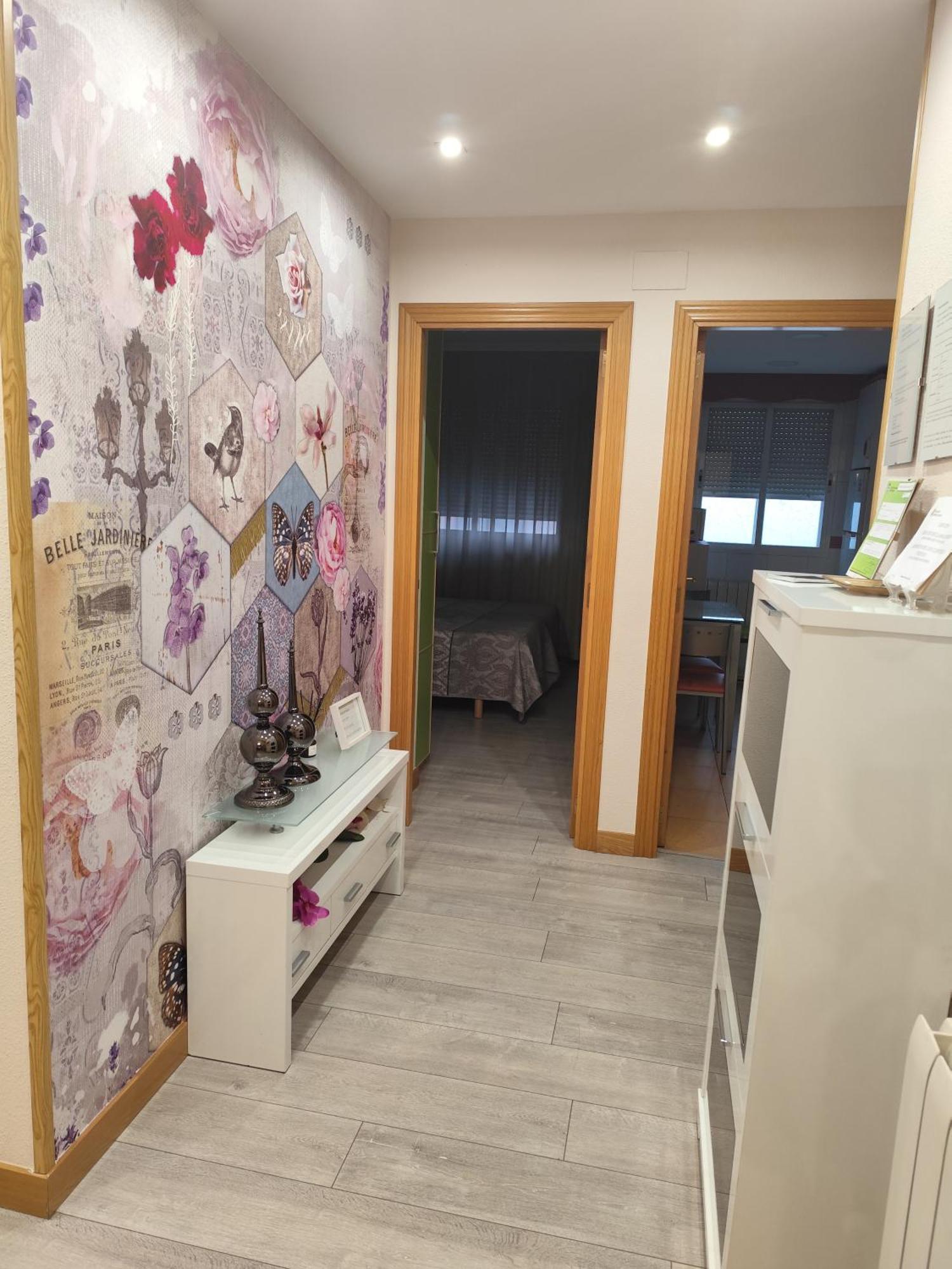 Apartamento De Tres Dormitorios Con Garaje Y Todos Los Servicios Cerca Burgos Luaran gambar