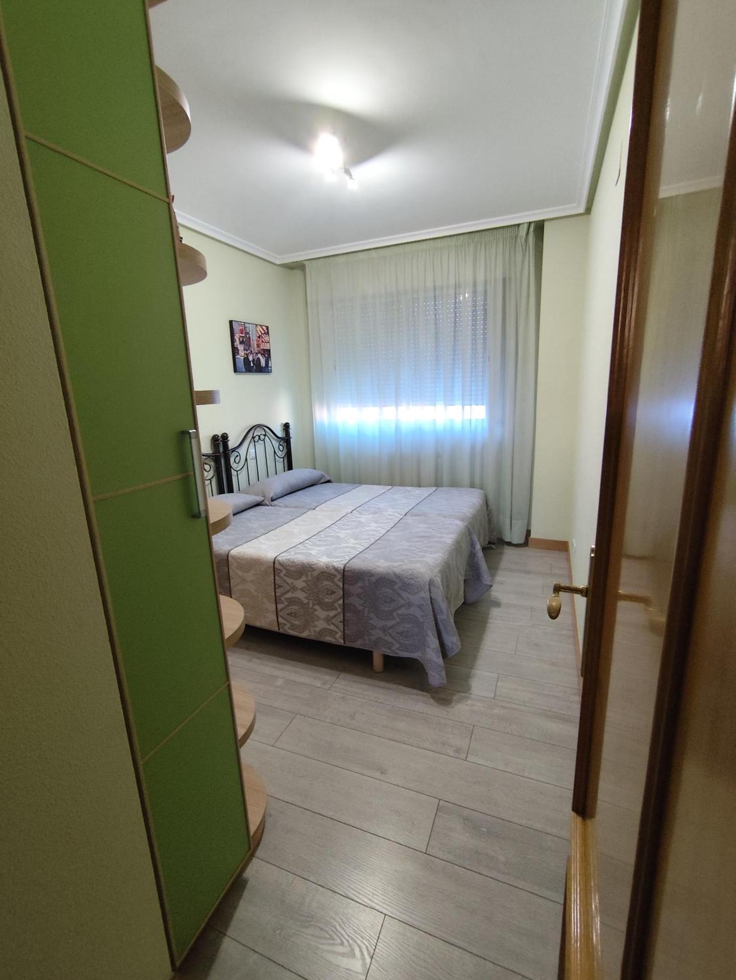 Apartamento De Tres Dormitorios Con Garaje Y Todos Los Servicios Cerca Burgos Luaran gambar