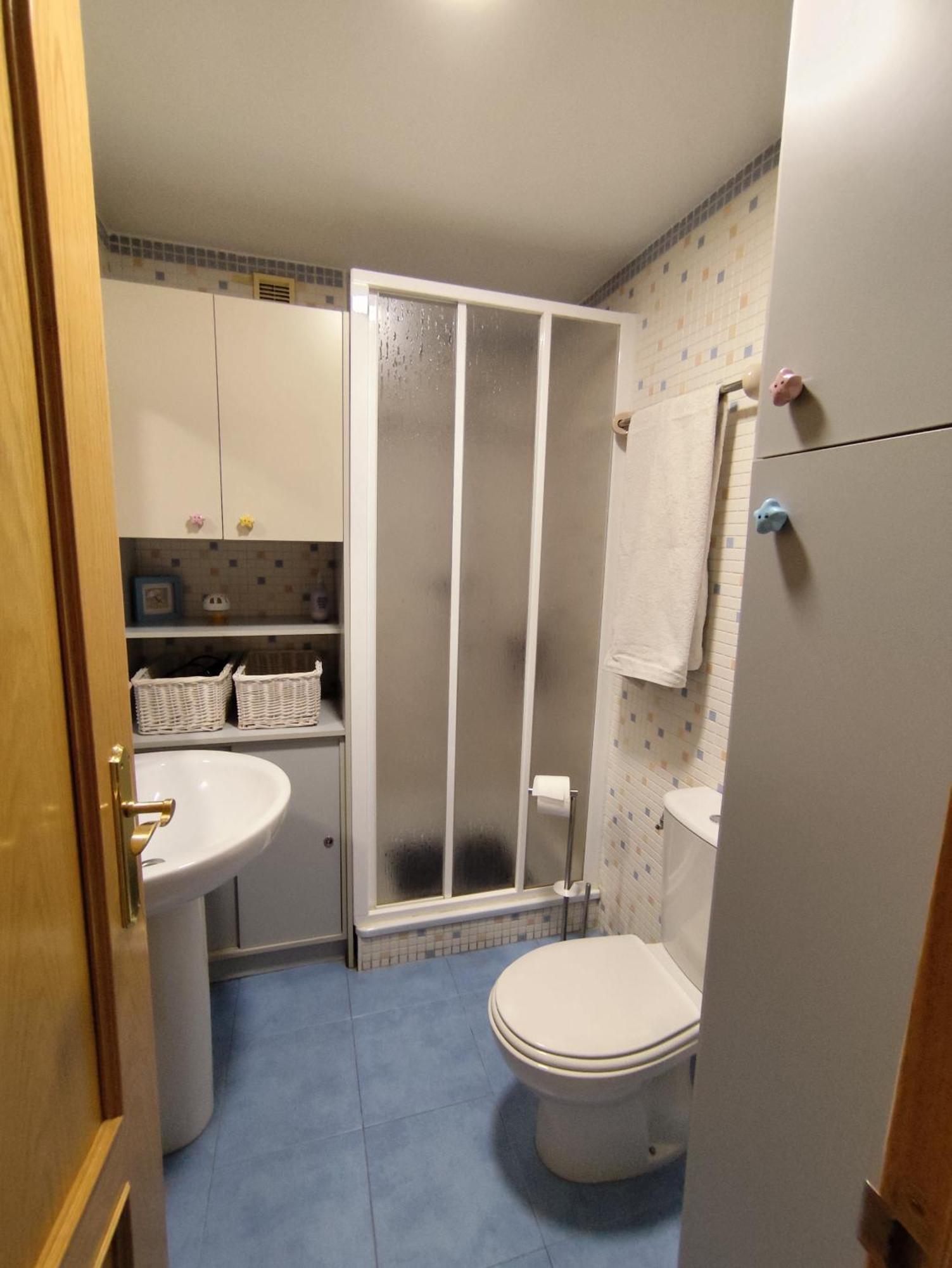 Apartamento De Tres Dormitorios Con Garaje Y Todos Los Servicios Cerca Burgos Luaran gambar